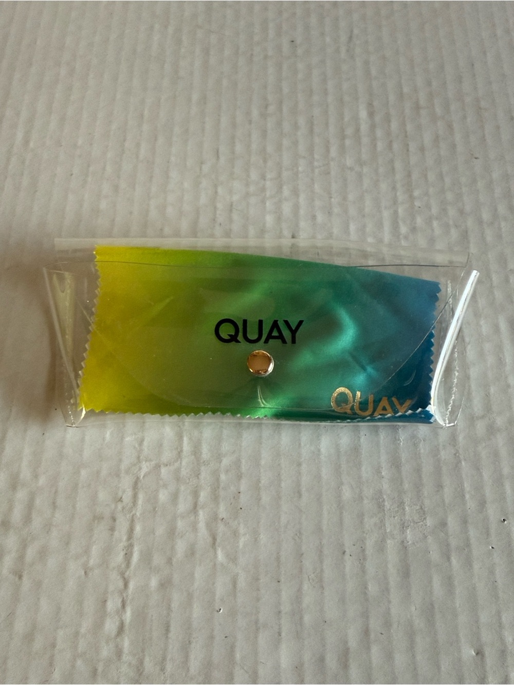 Quay Clear Plastic Glass Case With Ombre Glass Cleaner